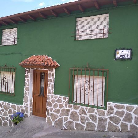 Los Callejones Arenas de San Pedro Luaran gambar