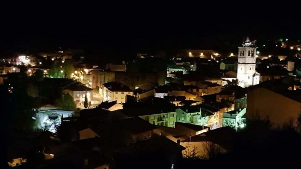Los Callejones Arenas de San Pedro Luaran gambar